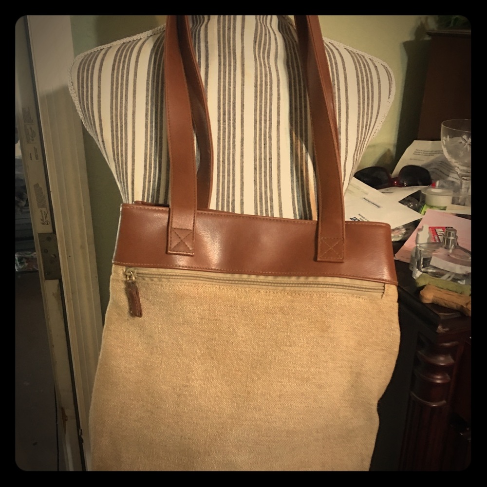 Ladies handbag by Mondani  of New York